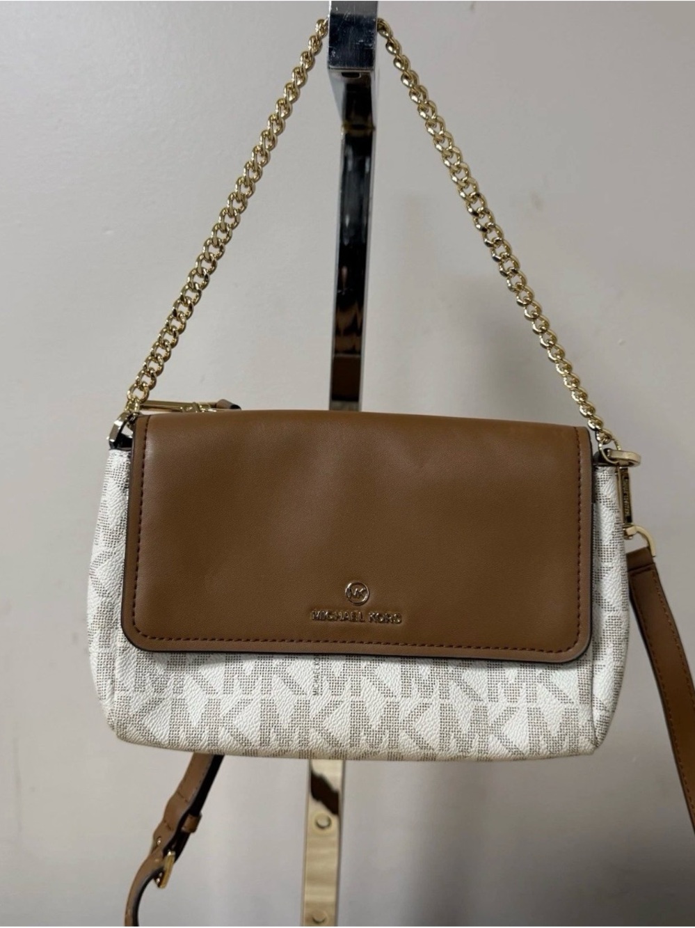 Michael Kors 32H9G06C3B Bedford Legacy Shoulder/Crossbody Bag in Vanilla/Acorn